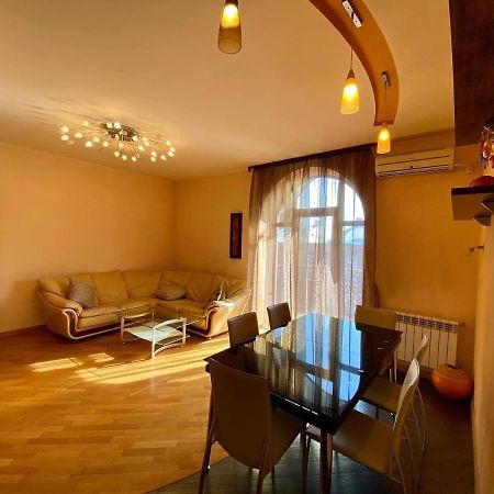 City Center Cute Flat 3 Rooms 耶烈万 外观 照片