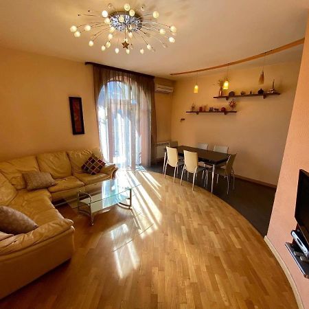 City Center Cute Flat 3 Rooms 耶烈万 外观 照片