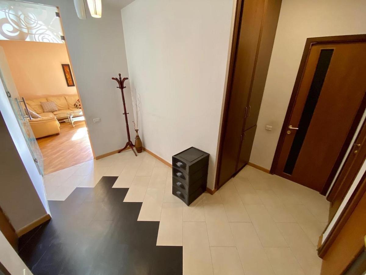 City Center Cute Flat 3 Rooms 耶烈万 外观 照片