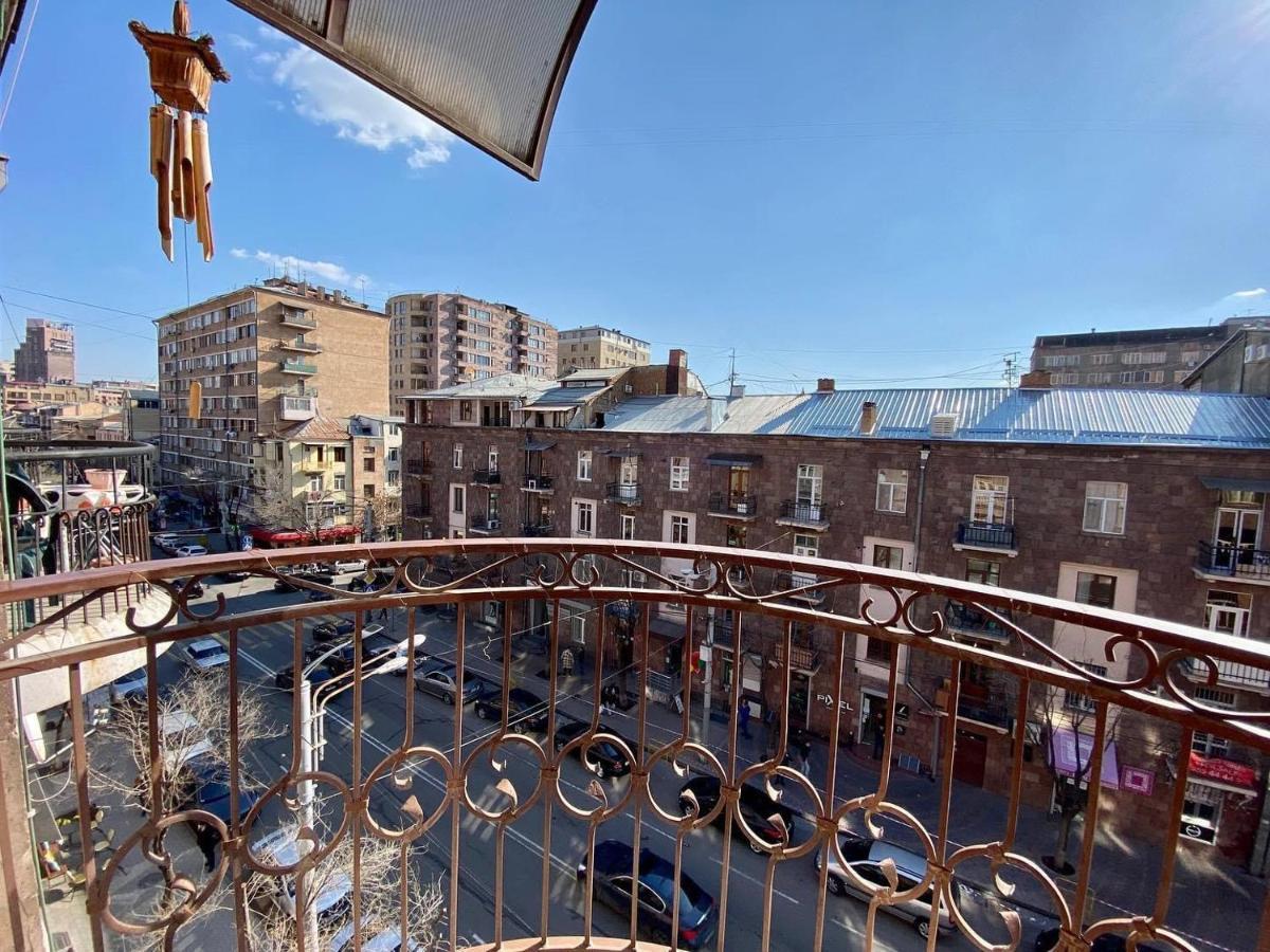 City Center Cute Flat 3 Rooms 耶烈万 外观 照片