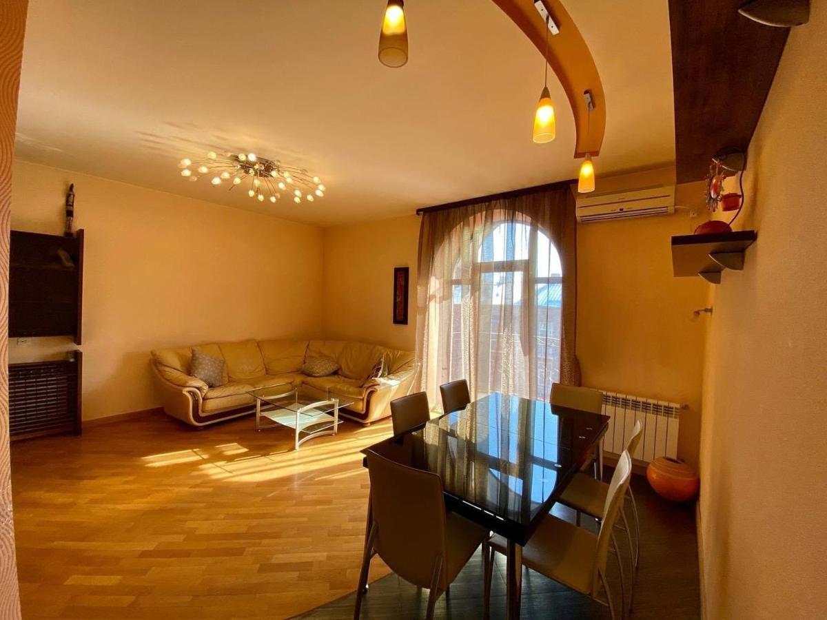 City Center Cute Flat 3 Rooms 耶烈万 外观 照片