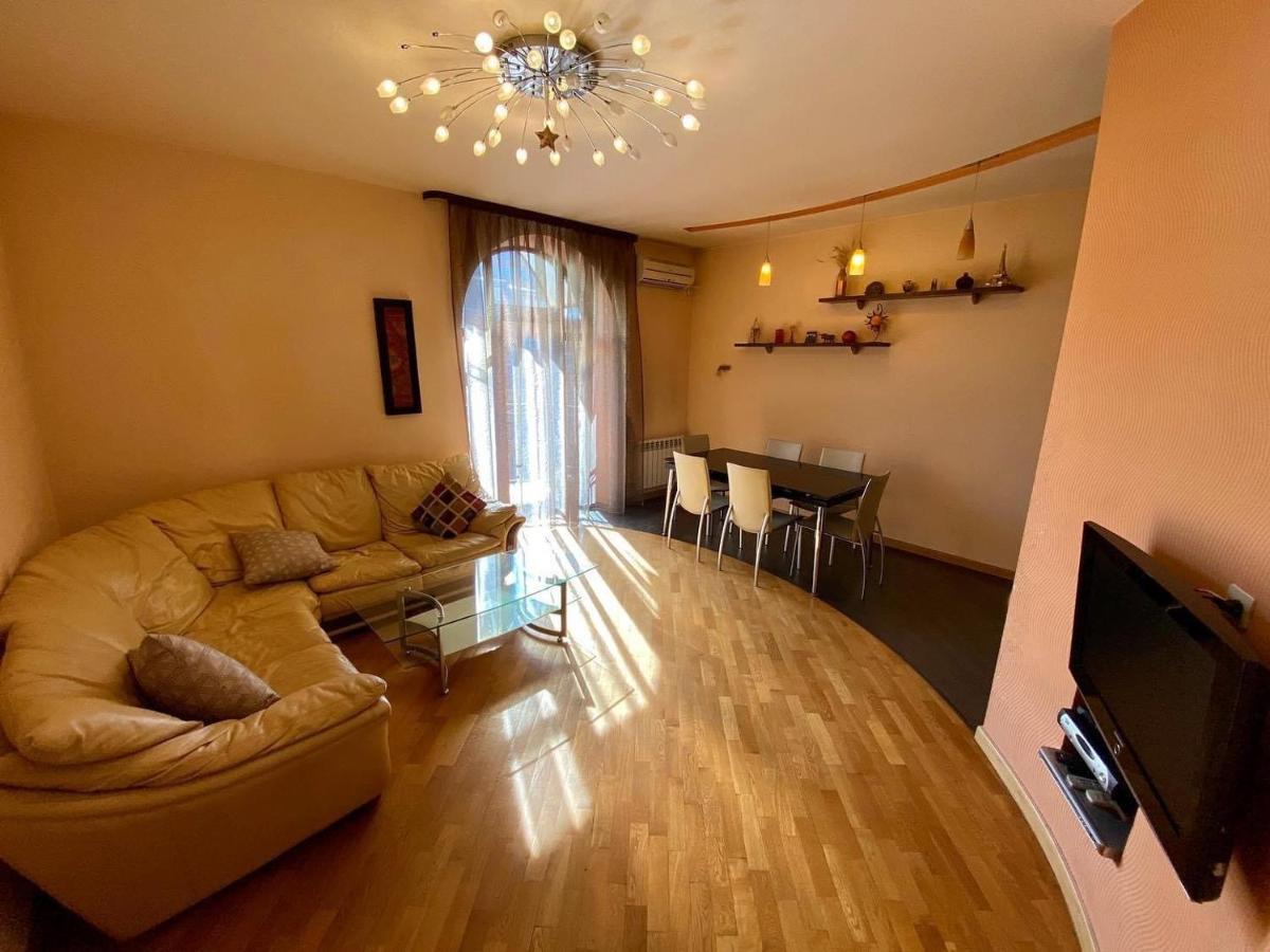 City Center Cute Flat 3 Rooms 耶烈万 外观 照片